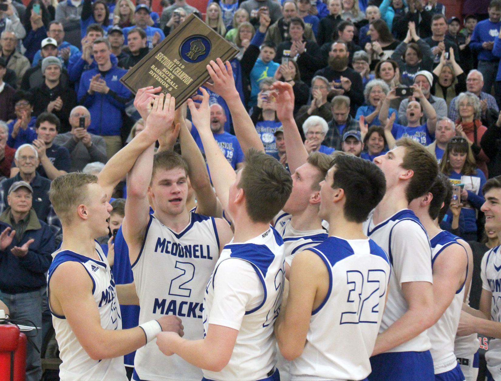 McDonell boys basketball vs Luck at Chi-Hi 3-9-19